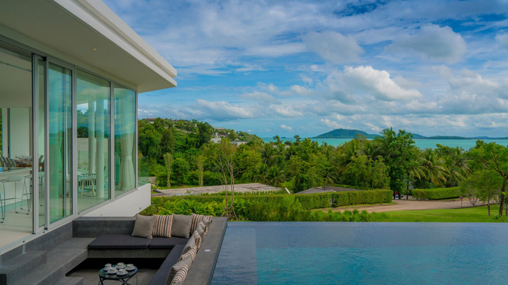 Villa Abiente - Poolside sunken sala by the kitchen